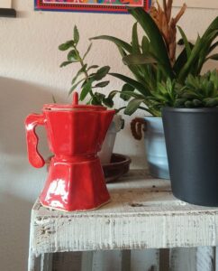 Cafetera roja – jarrón
